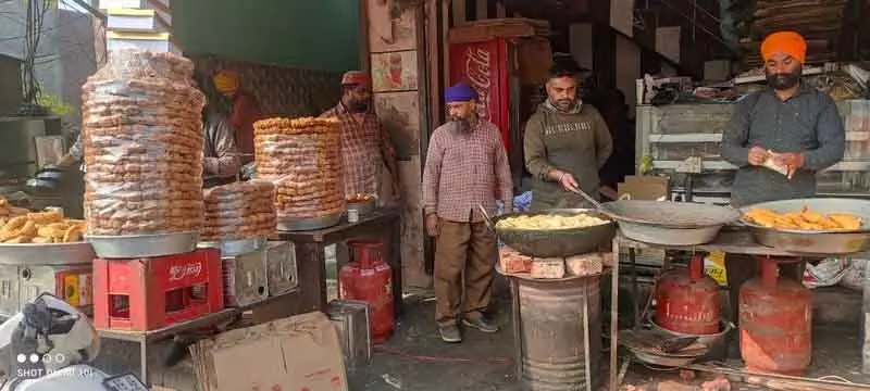 Amritsar में लोहड़ी की उल्टी गिनती शुरू, तैयारियां जोरों पर