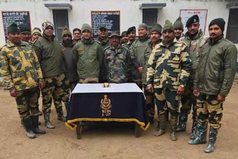 BSF ने सीमावर्ती गांवों से हेरोइन और पिस्तौल जब्त की