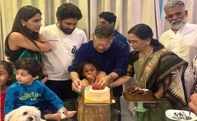 Allu Arjun: पुष्पराज ने मनाया अल्लू अरविंद का जन्मदिन.. पोस्ट वायरल