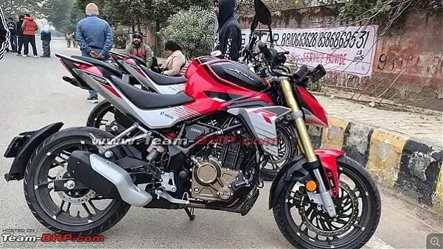 टीवीसी शूट के दौरान हीरो एक्सट्रीम 250R दिखी