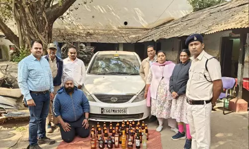 दुर्ग में इंडिका कार से शराब जब्त, सप्लायर गिरफ्तार दुर्ग में इंडिका कार से शराब जब्त, सप्लायर गिरफ्तार