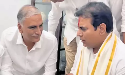 Telangana: एसीबी अधिकारी सवाल पूछने में शर्मिंदा Telangana: एसीबी अधिकारी सवाल पूछने में शर्मिंदा