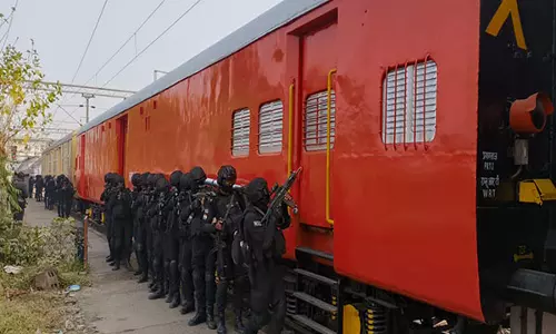 महाकुंभ से पहले प्रयागराज जंक्शन पर NSG और ATS ने संयुक्त मॉक ड्रिल की महाकुंभ से पहले प्रयागराज जंक्शन पर NSG और ATS ने संयुक्त मॉक ड्रिल की