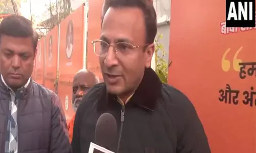 विष्णु मित्तल ने झुग्गी बस्तियों की खराब स्थिति को लेकर AAP की आलोचना की