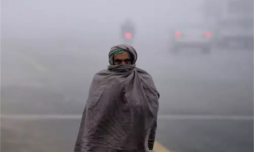 पूरे उत्तर भारत में बि‍छी कोहरे की चादर, आम जनजीवन प्रभावित