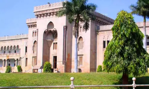 Hyderabad: उस्मानिया विश्वविद्यालय के छात्रों ने भोजन की गुणवत्ता के मुद्दे पर विरोध किया Hyderabad: उस्मानिया विश्वविद्यालय के छात्रों ने भोजन की गुणवत्ता के मुद्दे पर विरोध किया