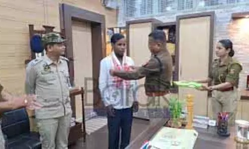 SK Payeen tragedy में वीरतापूर्ण बचाव प्रयासों के लिए ग्रामीणों को सम्मानित किया गया SK Payeen tragedy में वीरतापूर्ण बचाव प्रयासों के लिए ग्रामीणों को सम्मानित किया गया