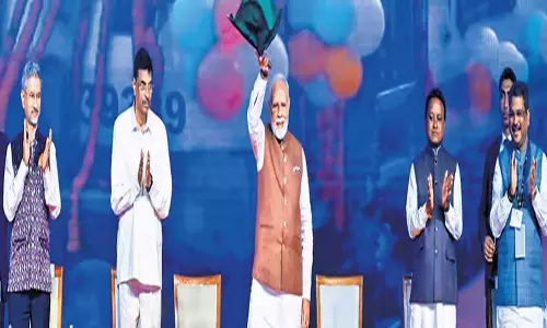 Odisha: प्रवासी भारतीय एक्सप्रेस एनआरआई के साथ रवाना हुई Odisha: प्रवासी भारतीय एक्सप्रेस एनआरआई के साथ रवाना हुई