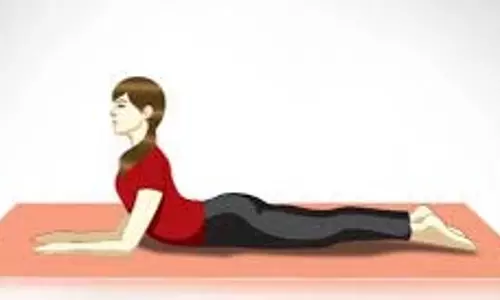 yoga : गर्दन और पीठ दर्द से परेशान हैं तो आज से ही शुरू कर दें ये  योगासन