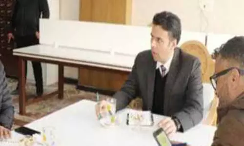 DC Srinagar ने सूर्य घर-मुक्त बिजली योजना के कार्यान्वयन की प्रगति की समीक्षा की