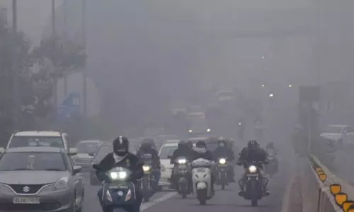 दिल्ली-एनसीआर में विजिबिलिटी कम, 150 उड़ानें और 26 ट्रेनें लेट