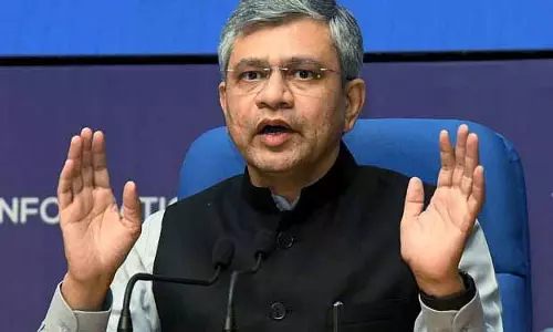 भारत ने हाइड्रोजन ईंधन से चलने वाले ट्रेन इंजन को दूसरों से अधिक शक्तिशाली बनाया: Vaishnav भारत ने हाइड्रोजन ईंधन से चलने वाले ट्रेन इंजन को दूसरों से अधिक शक्तिशाली बनाया: Vaishnav