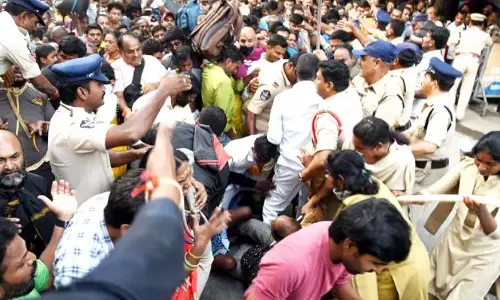 Tirupati में मौतें 2015 में गोदावरी पुष्करालू में हुई मौतों के समान Tirupati में मौतें 2015 में गोदावरी पुष्करालू में हुई मौतों के समान