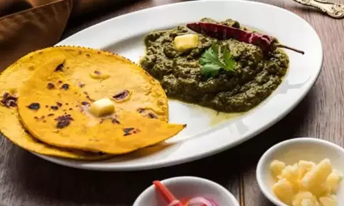 Lohri Special Recipe:लोहड़ी पर अपने मेहमानों को खिलाएं मक्के की रोटी और सरसों का साग Lohri Special Recipe:लोहड़ी पर अपने मेहमानों को खिलाएं मक्के की रोटी और सरसों का साग