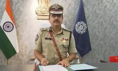 Police: भगदड़ से बचने के लिए लोगों से संपर्क और सतर्कता जरूरी Police: भगदड़ से बचने के लिए लोगों से संपर्क और सतर्कता जरूरी