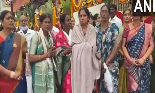 Tirumala Temple: भगदड़ में घायलों के लिए विशेष वैकुंठ द्वार दर्शन की व्यवस्था की गई Tirumala Temple: भगदड़ में घायलों के लिए विशेष वैकुंठ द्वार दर्शन की व्यवस्था की गई