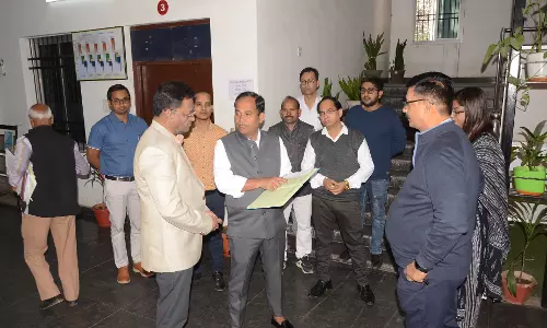 CMHO दफ्तर में रायपुर कलेक्टर ने दी दबिश, कर्मचारियों में हड़कंप