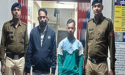 स्टंटमैन पर कार्रवाई, उठक-बैठक कराया और पुलिस ने लगाया जुर्माना स्टंटमैन पर कार्रवाई, उठक-बैठक कराया और पुलिस ने लगाया जुर्माना