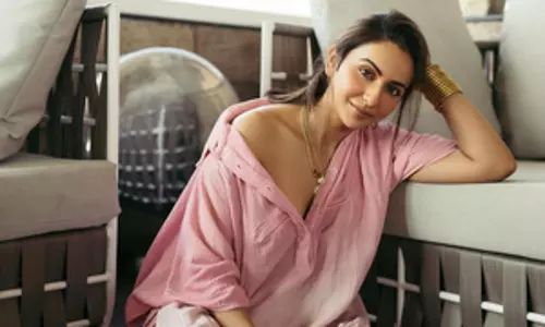 Rakul Preet Singh ने ब्लश पिंक आउटफिट में सबको चौंका दिया