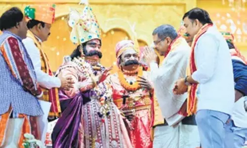 Odisha: धनुयात्रा शासन मंच में बदल गई, ‘राजा’ ने स्थानीय मुद्दों को उठाया