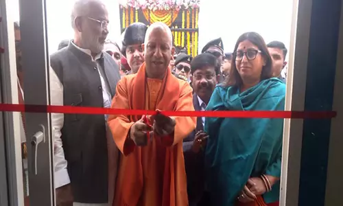CM Yogi ने गरीबों के लिए विशेष रसोई का उद्घाटन किया, सेवा में शामिल हुए