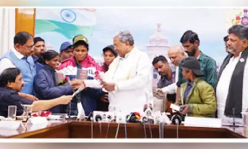 HM: माओवादियों द्वारा मुख्यमंत्री कार्यालय में आत्मसमर्पण करने में कुछ भी गलत नहीं HM: माओवादियों द्वारा मुख्यमंत्री कार्यालय में आत्मसमर्पण करने में कुछ भी गलत नहीं
