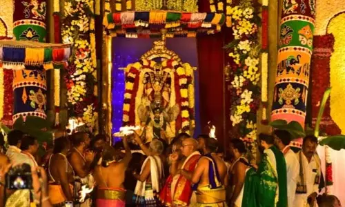 Telangana: वैकुंठ एकादशी पर मंदिरों में भारी भीड़