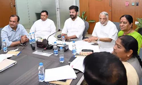 CM Revanth ने पंचायत राज अधिकारियों से वेतन भुगतान को प्राथमिकता देने का आग्रह किया CM Revanth ने पंचायत राज अधिकारियों से वेतन भुगतान को प्राथमिकता देने का आग्रह किया
