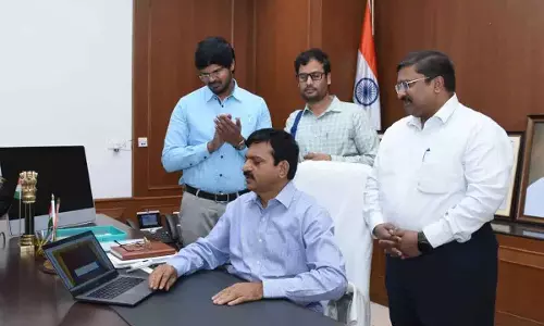 Ponguleti ने इंदिराम्मा आवास योजना के लिए शिकायत पोर्टल लॉन्च किया Ponguleti ने इंदिराम्मा आवास योजना के लिए शिकायत पोर्टल लॉन्च किया