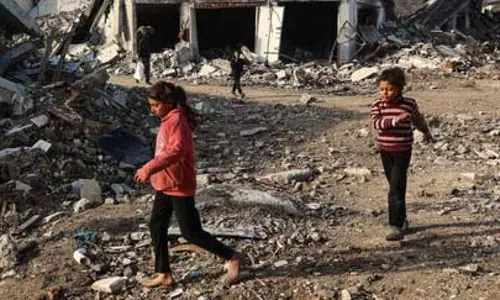 Israel हमले में इस साल गाजा में करीब 74 बच्चों की मौत : यूनिसेफ Israel हमले में इस साल गाजा में करीब 74 बच्चों की मौत : यूनिसेफ