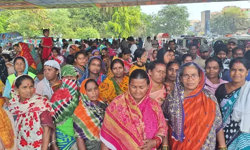 Odisha: सफाई कर्मचारियों ने बीएमसी कार्यालय का घेराव किया