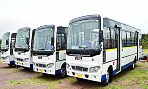 Bengaluru: एक व्यक्ति ने महिलाओं के लिए मुफ्त बस यात्रा योजना पर सवाल उठाए