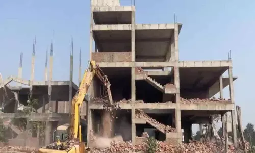 हाइड्रा ने Neknampur झील में अवैध निर्माणों को ध्वस्त किया हाइड्रा ने Neknampur झील में अवैध निर्माणों को ध्वस्त किया