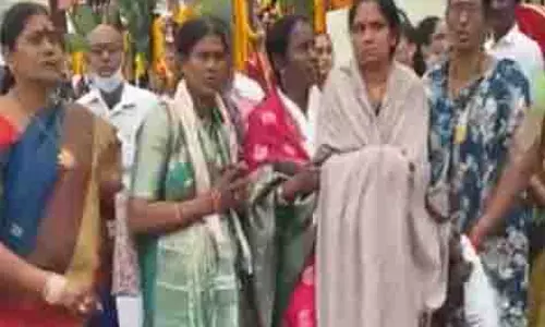 Tirumala temple: भगदड़ में घायलों के लिए विशेष वैकुंठ द्वार दर्शन की व्यवस्था की गई