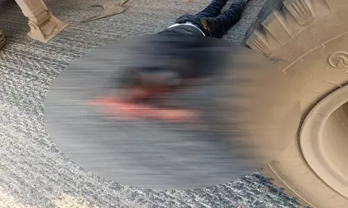 कुम्हारी में ट्रेलर ने स्कूटी सवार को रौंदा, मौत कुम्हारी में ट्रेलर ने स्कूटी सवार को रौंदा, मौत