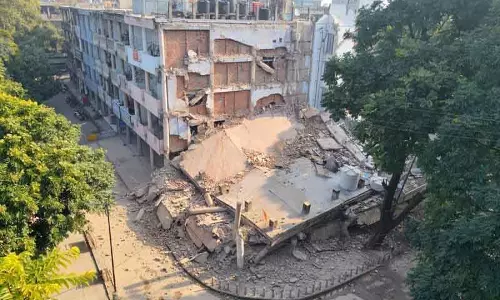 Chandigarh: सेक्टर 17 में ढही इमारत के पास की इकाइयों को सहायता प्रदान करें