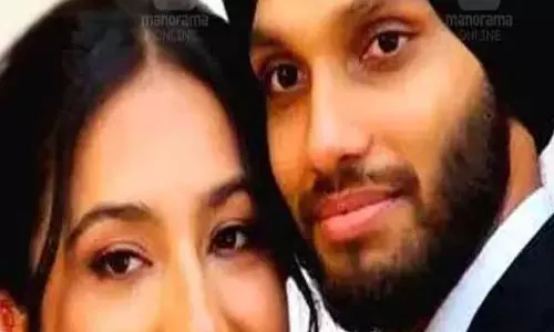 Kerala : न्यूजीलैंड में पहली मलयाली पुलिस अधिकारी ने पाला कैथेड्रल में पंजाबी दूल्हे से शादी की Kerala : न्यूजीलैंड में पहली मलयाली पुलिस अधिकारी ने पाला कैथेड्रल में पंजाबी दूल्हे से शादी की