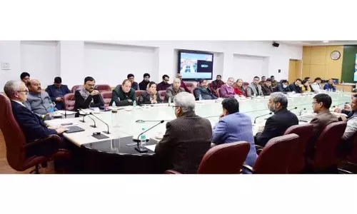 Jammu: मुख्यमंत्री ने सरकारी विभागों के कामकाज की समीक्षा की Jammu: मुख्यमंत्री ने सरकारी विभागों के कामकाज की समीक्षा की