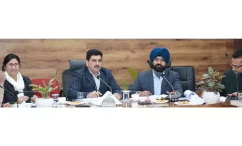 डोडा DDC अध्यक्ष ने विकास गतिविधियों और क्षेत्रवार प्रगति की समीक्षा की डोडा DDC अध्यक्ष ने विकास गतिविधियों और क्षेत्रवार प्रगति की समीक्षा की