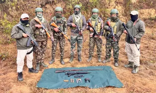 Manipur : काकचिंग में हथियार और गोला-बारूद जब्त Manipur : काकचिंग में हथियार और गोला-बारूद जब्त