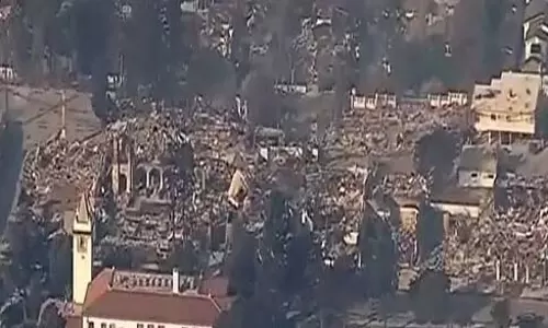 Los Angeles में लगी आग ने करीब 10 हजार इमारतों को लील लिया