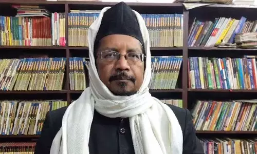 महाकुंभ के श्रद्धालुओं का मुस्लिम पुष्प वर्षा से स्वागत करें, मौलाना के तेवर पड़ गए नरम