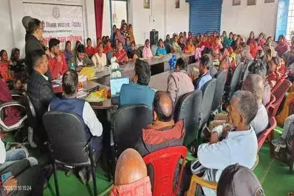 Giridih: जिला गव्य विकास पदाधिकारी ने ग्रामीणों को दिया पशुपालन का प्रशिक्षण Giridih: जिला गव्य विकास पदाधिकारी ने ग्रामीणों को दिया पशुपालन का प्रशिक्षण