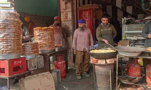 Amritsar में लोहड़ी की उल्टी गिनती शुरू, तैयारियां जोरों पर