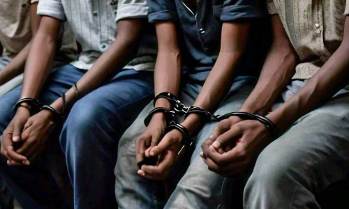 राजस्थान पुलिस: तीन लोगों को गिरफ्तार कर सोना सहित 22 लाख से अधिक नकदी बरामद राजस्थान पुलिस: तीन लोगों को गिरफ्तार कर सोना सहित 22 लाख से अधिक नकदी बरामद