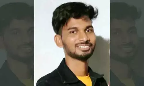 Singur के हरिता होटल में युवा जोड़ा फंदे से लटका मिला Singur के हरिता होटल में युवा जोड़ा फंदे से लटका मिला