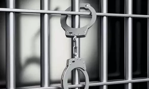 Hyderabad: 34 लाख रुपये की साइबर धोखाधड़ी का भंडाफोड़ किया, दो गिरफ्तार Hyderabad: 34 लाख रुपये की साइबर धोखाधड़ी का भंडाफोड़ किया, दो गिरफ्तार