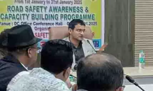 Assam: कछार प्रशासन ने सड़क सुरक्षा जागरूकता और क्षमता निर्माण को लेकर बैठक में की चर्चा Assam: कछार प्रशासन ने सड़क सुरक्षा जागरूकता और क्षमता निर्माण को लेकर बैठक में की चर्चा