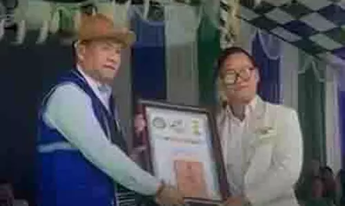 Arunachal : मुख्यमंत्री ने लोक कल्याण में योगदान के लिए डॉ. राणा को सम्मानित किया Arunachal : मुख्यमंत्री ने लोक कल्याण में योगदान के लिए डॉ. राणा को सम्मानित किया
