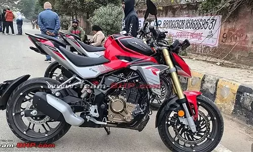 टीवीसी शूट के दौरान हीरो एक्सट्रीम 250R दिखी टीवीसी शूट के दौरान हीरो एक्सट्रीम 250R दिखी